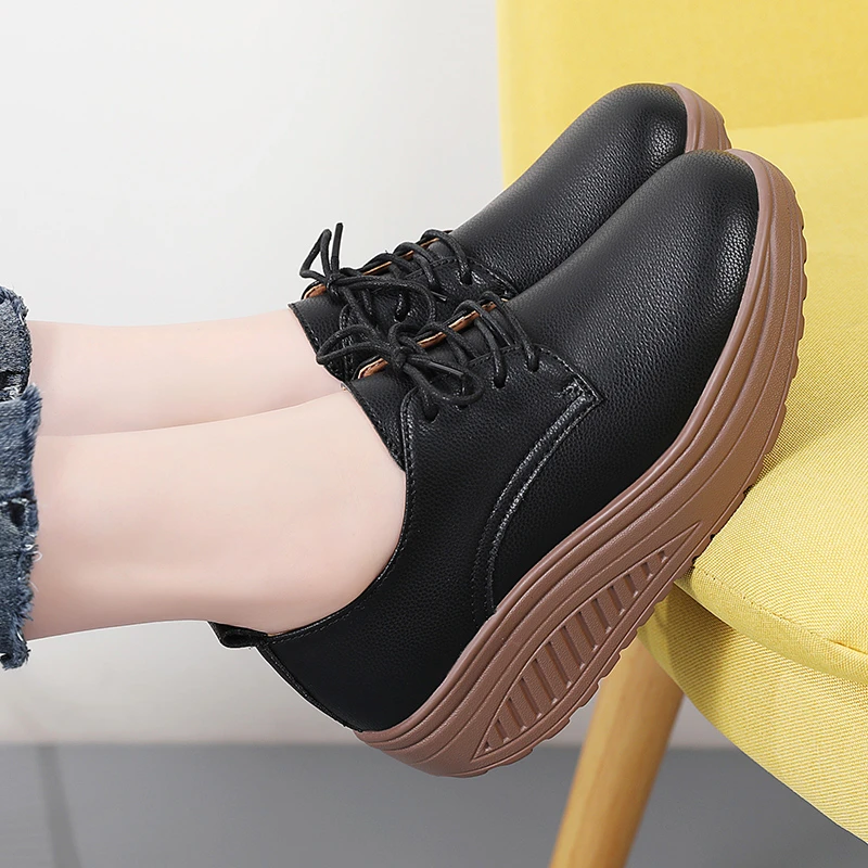 真皮韩版摇摇鞋松糕厚底白鞋软底2025秋冬新款坡跟旅游鞋显瘦女