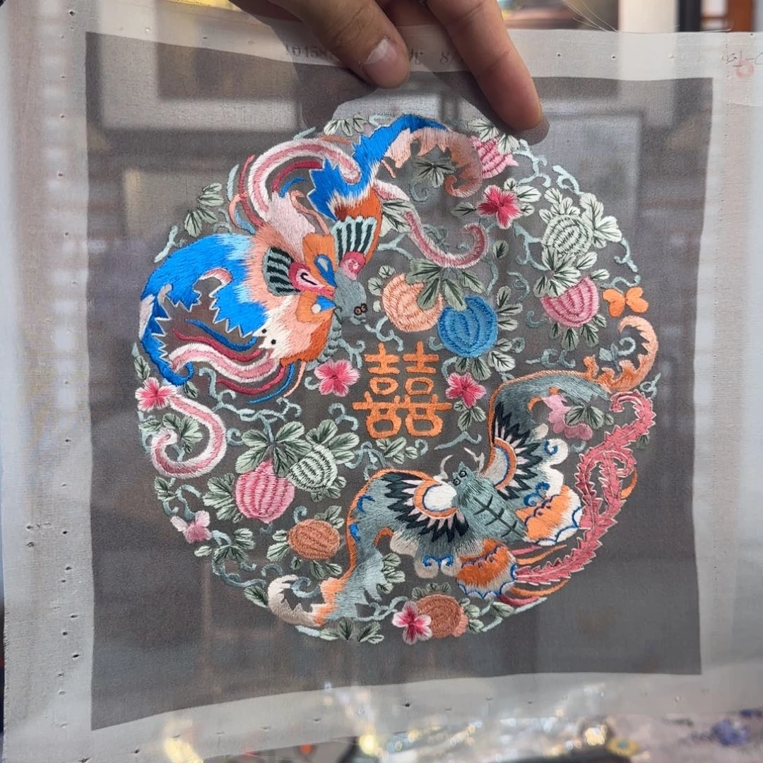 刺绣12花瓣装裱。不要金抠。红木