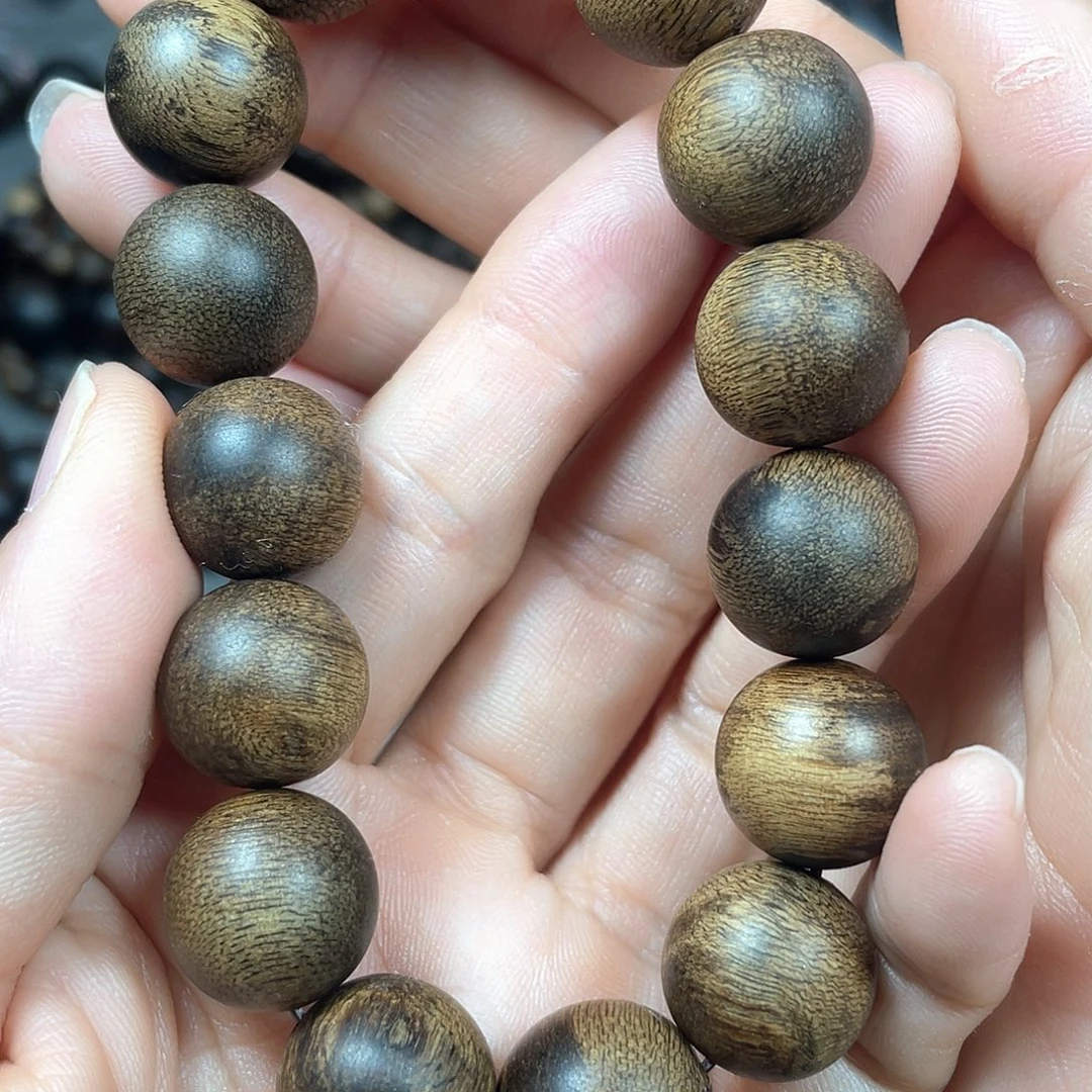 沉香手串白棋瘤疤