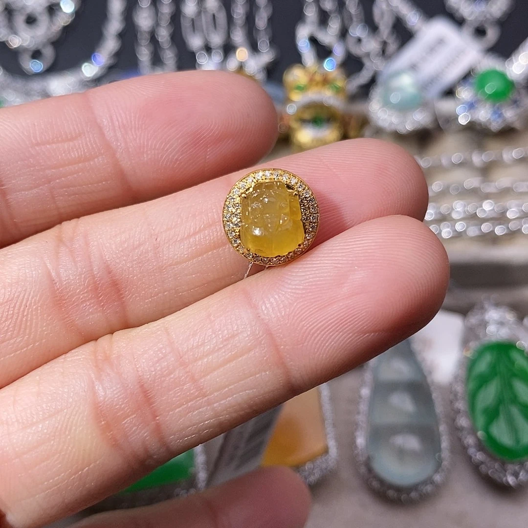 翡翠18K金镶嵌颈饰