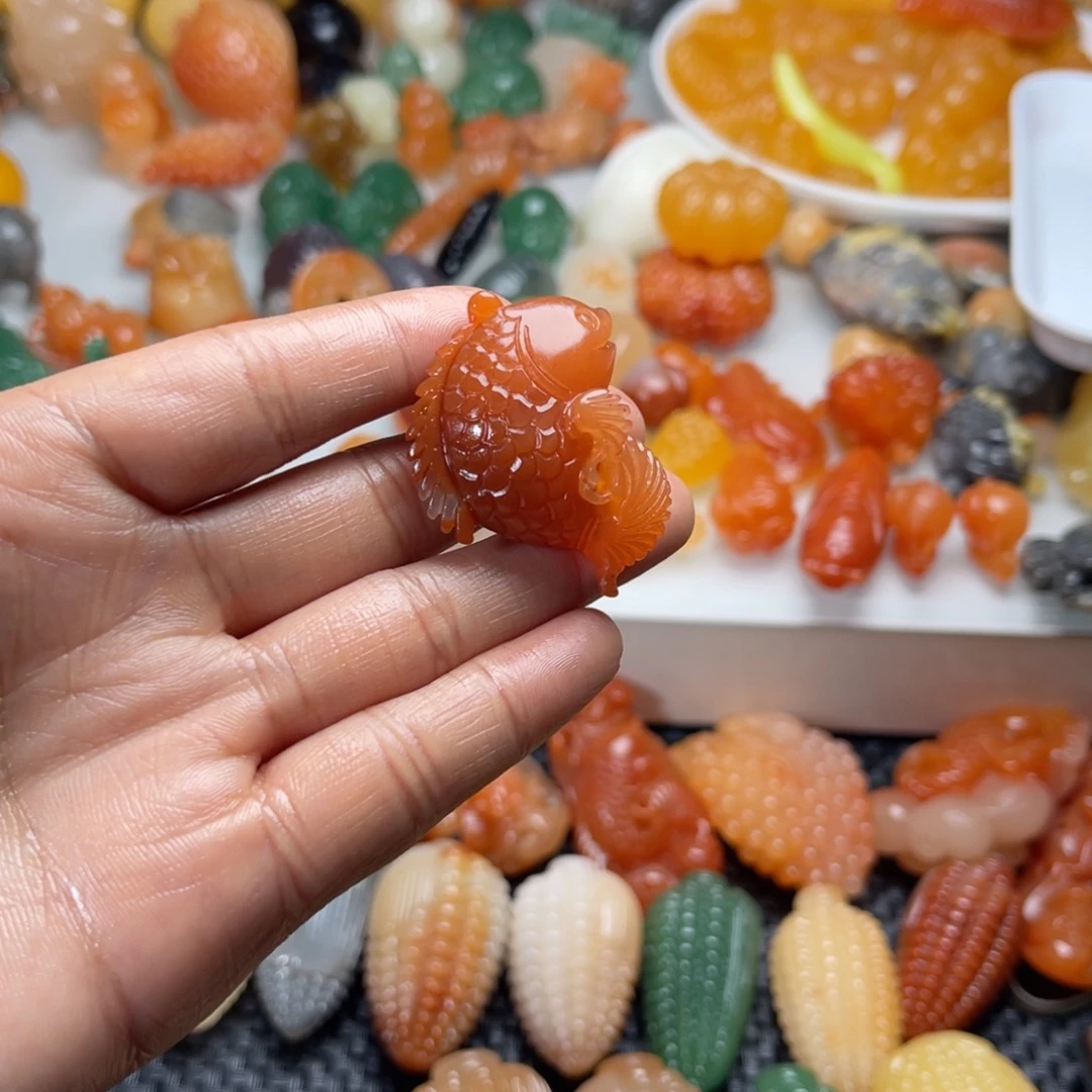 石英质玉（金丝玉）未镶嵌颈饰