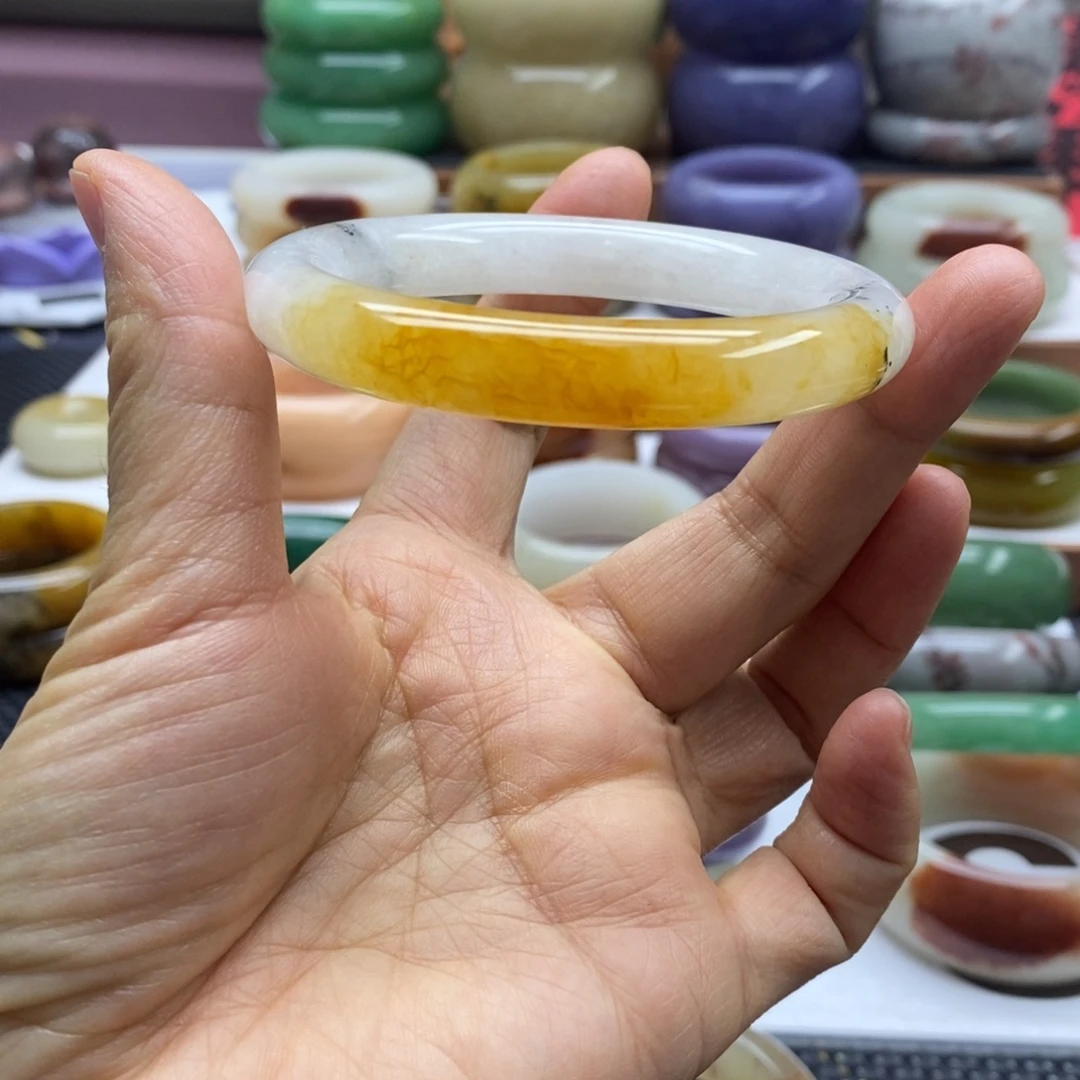 石英岩玉未镶嵌手镯