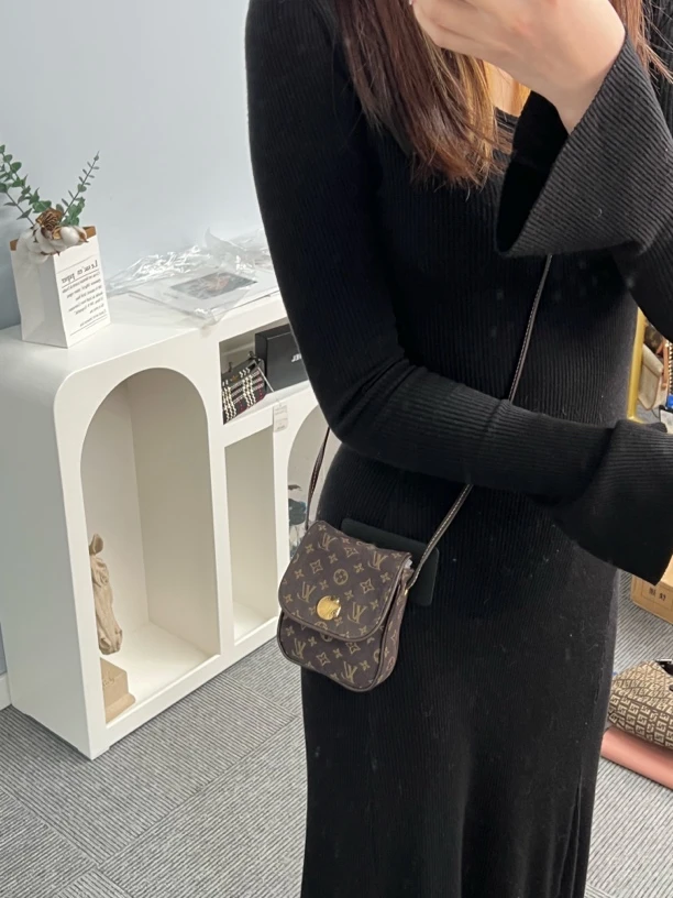 95新 LouisVuitton/路易威登 MSW82网红斜挎包单肩拉链暗袋