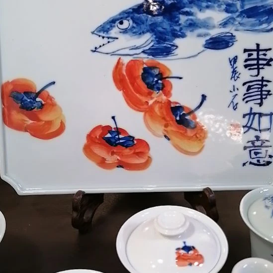 牛***呆陶摆件景德镇陶瓷手给鱼柿干泡台