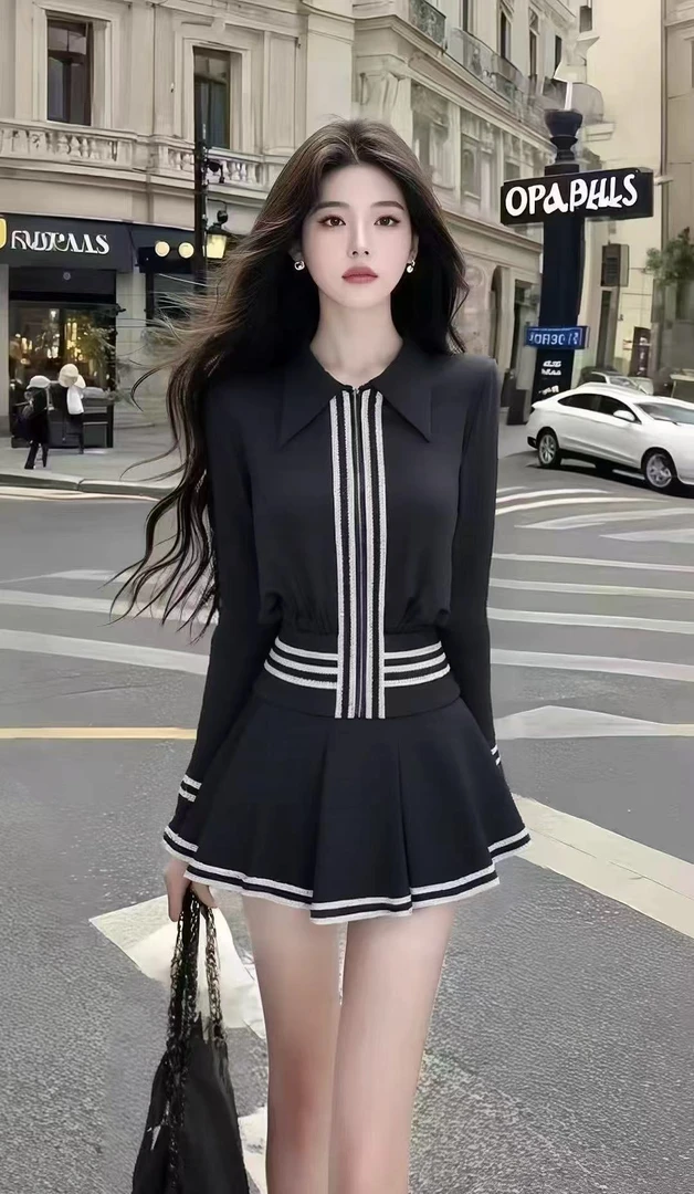 长袖圆领外套套装条纹收腰短裙显瘦时尚高级感两件套减龄显瘦修身