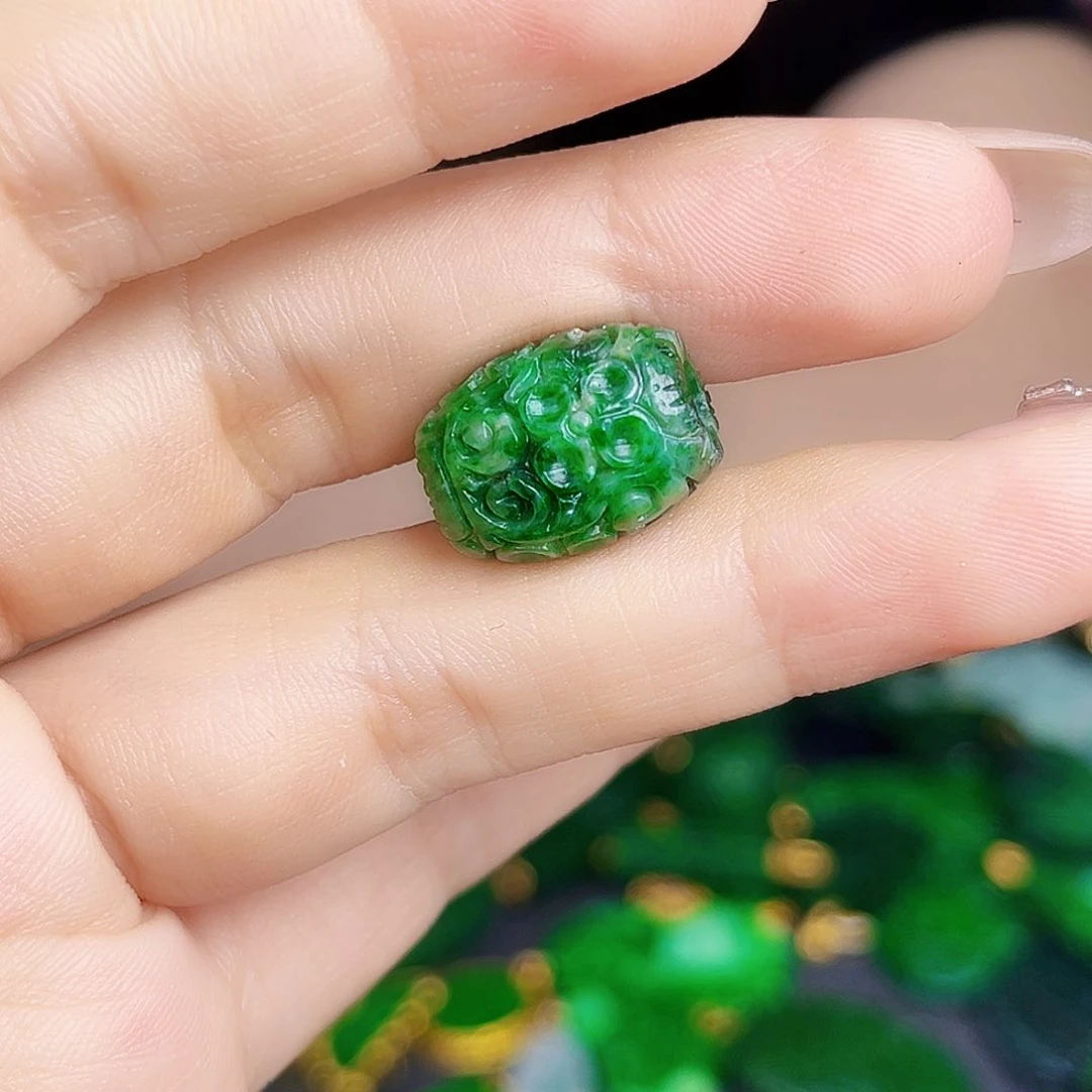 颈饰未镶嵌翡翠多样性