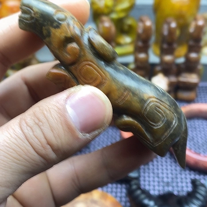 未镶嵌蛇纹石玉颈饰