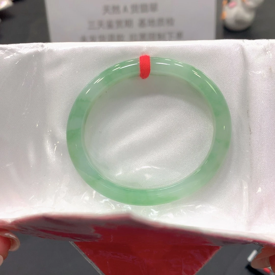 翡翠未镶嵌手镯53贵妃