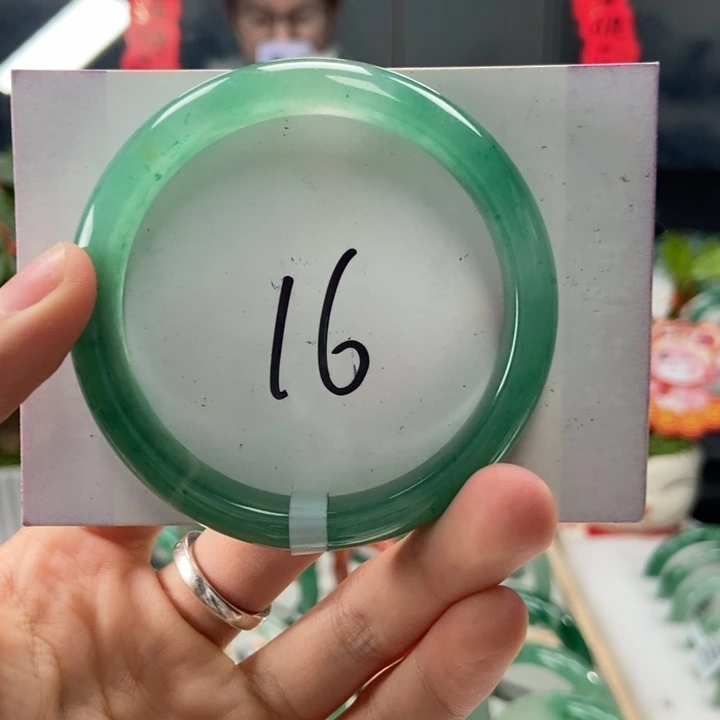 石英质玉手镯未镶嵌天然A货非洲翠手镯