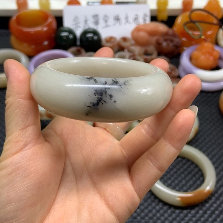 石英质玉未镶嵌手镯