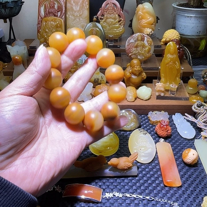 美***子石英质玉（黄龙玉）未镶嵌颈饰