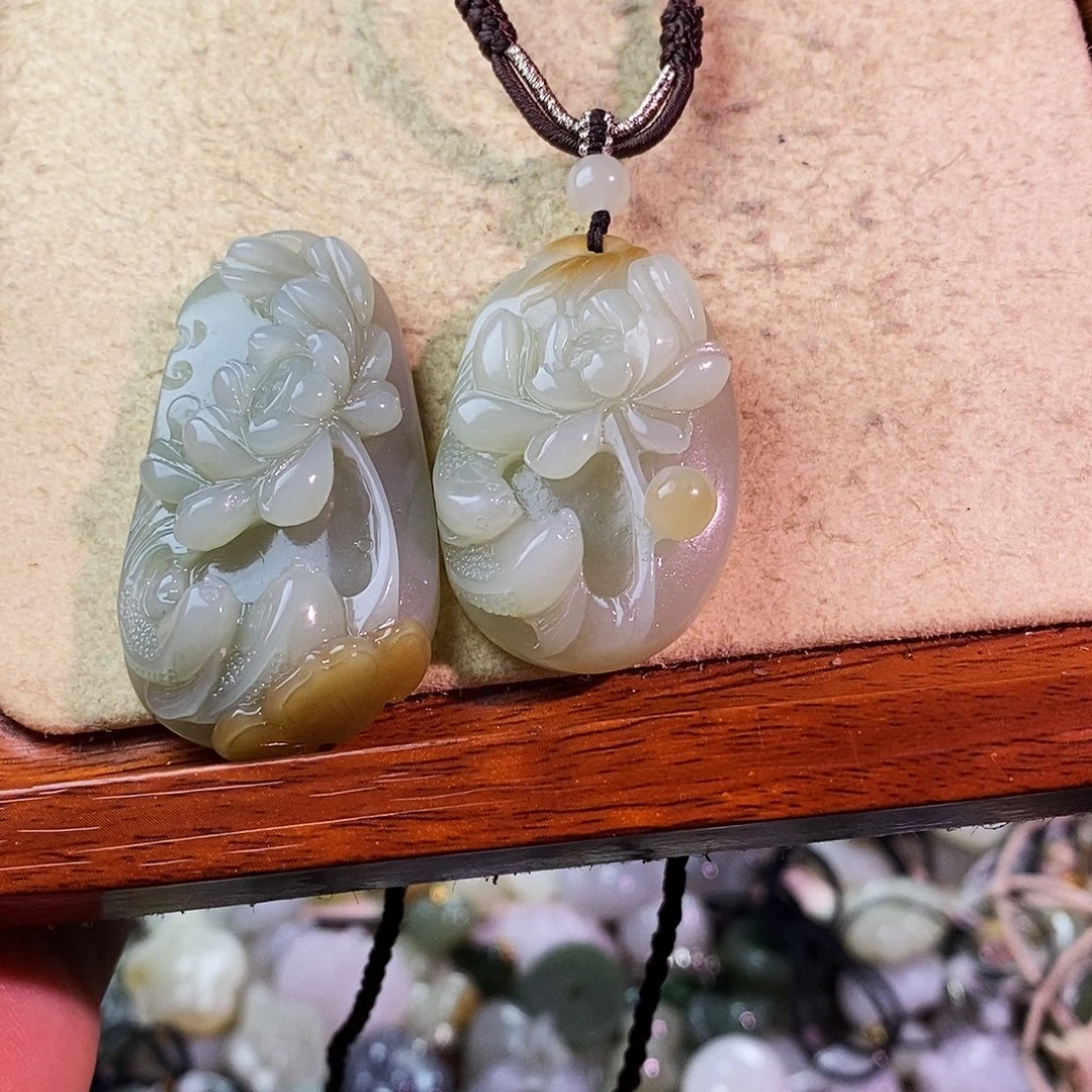 梅***子颈饰未镶嵌和田玉