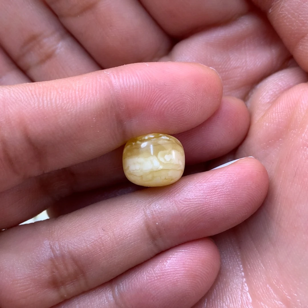 看***山未镶嵌蜜蜡裸石蜜蜡