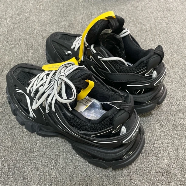 未使用 Balenciaga/巴黎世家 Track 圆头系带低帮老爹鞋 36/4075