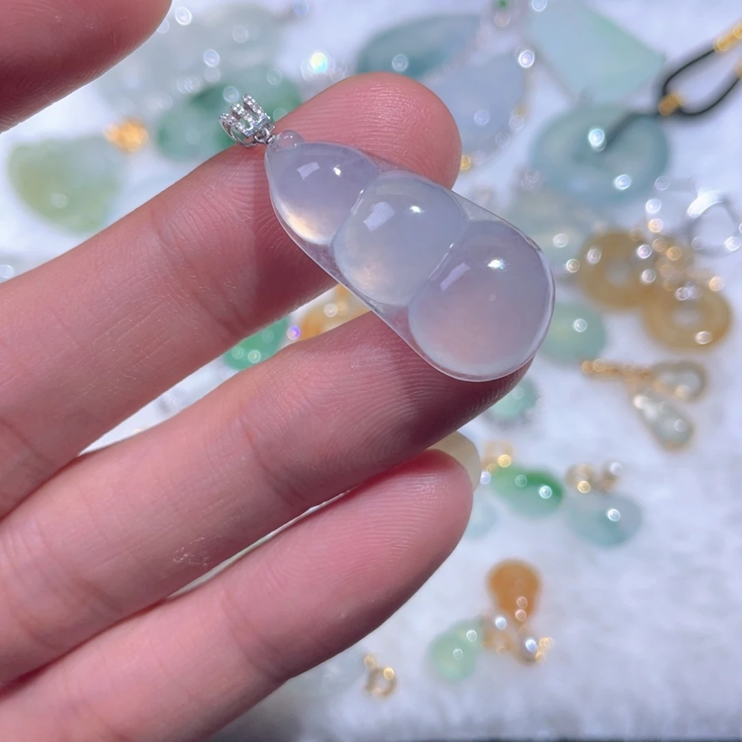 翡翠18K金镶嵌颈饰翡翠