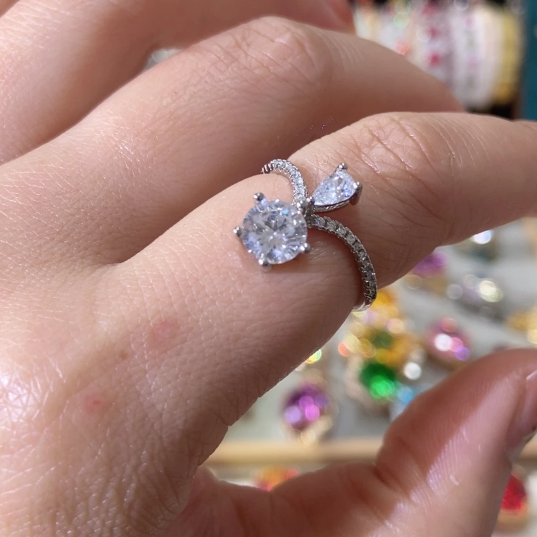 66锆石（处理）戒指