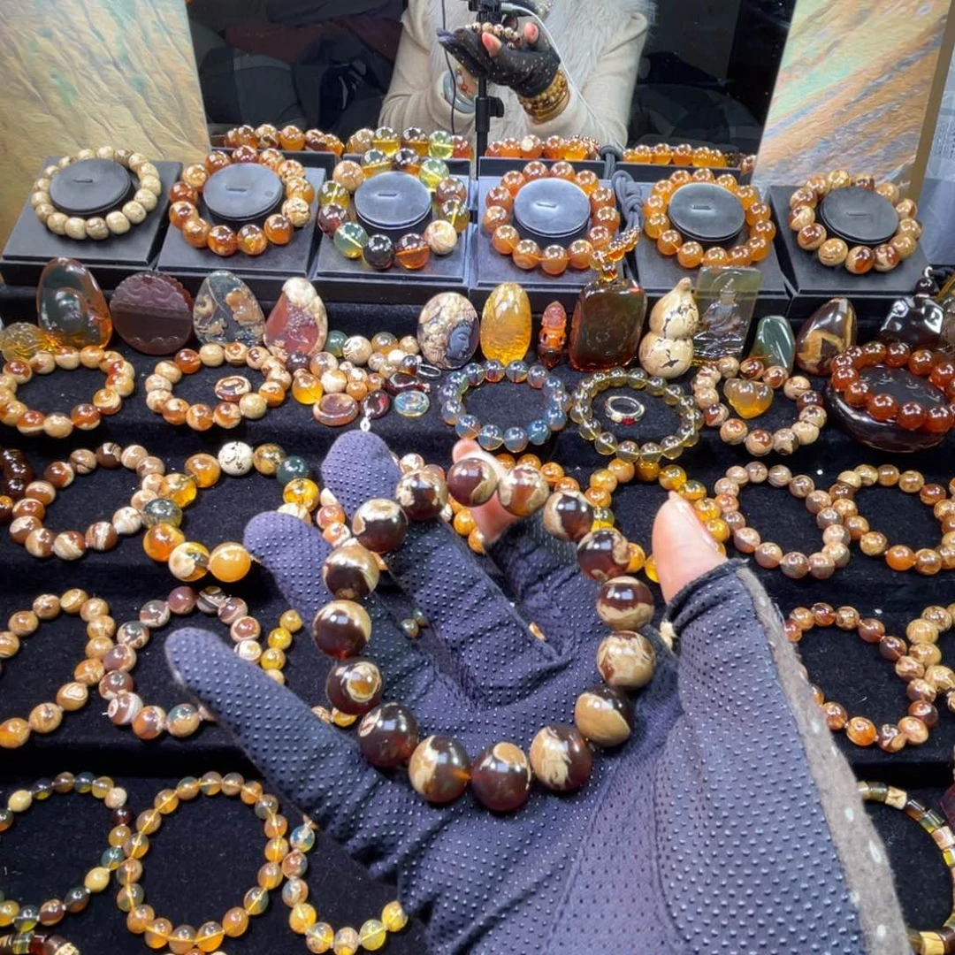 琥珀未镶嵌手串溶洞13