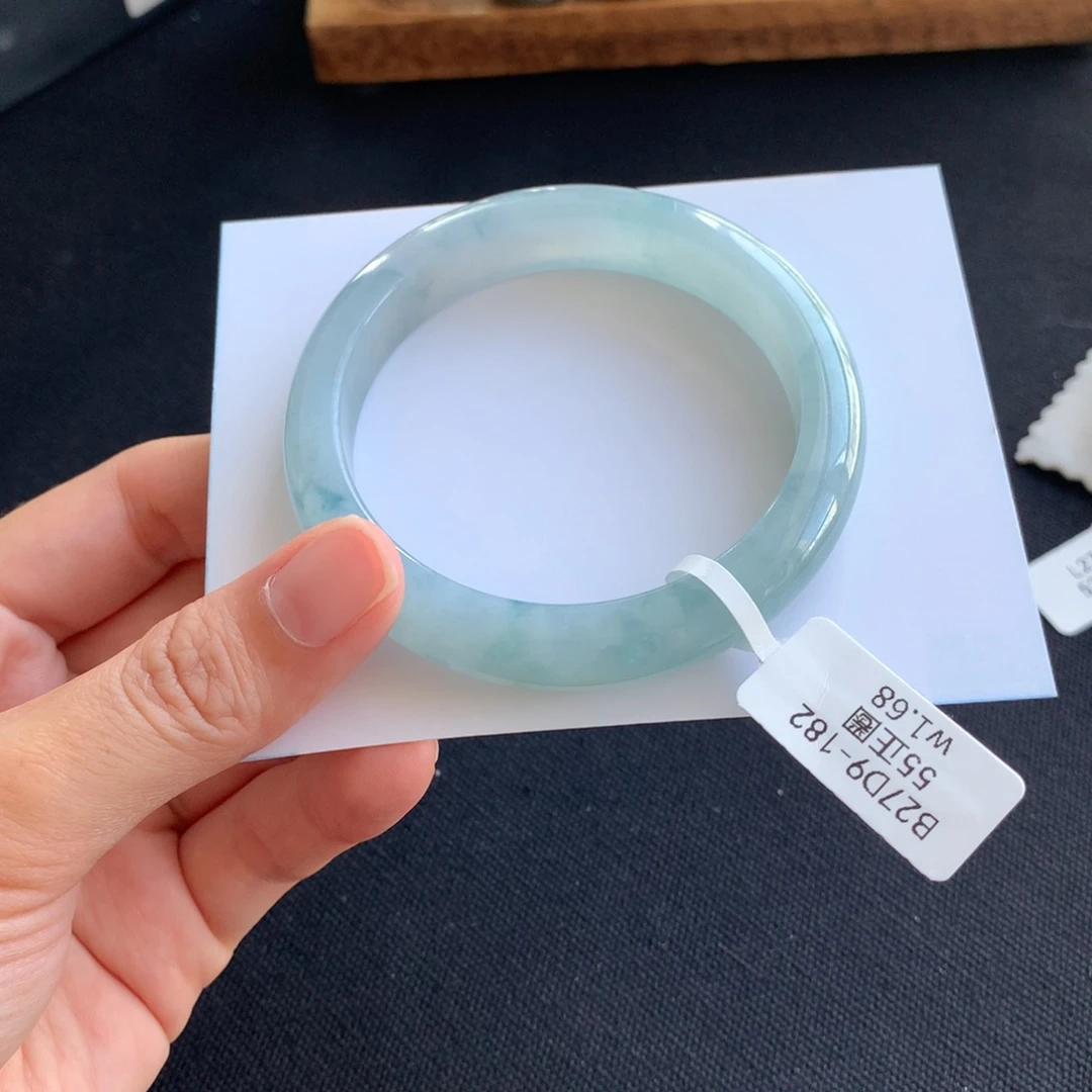 翡翠未镶嵌手镯翡翠