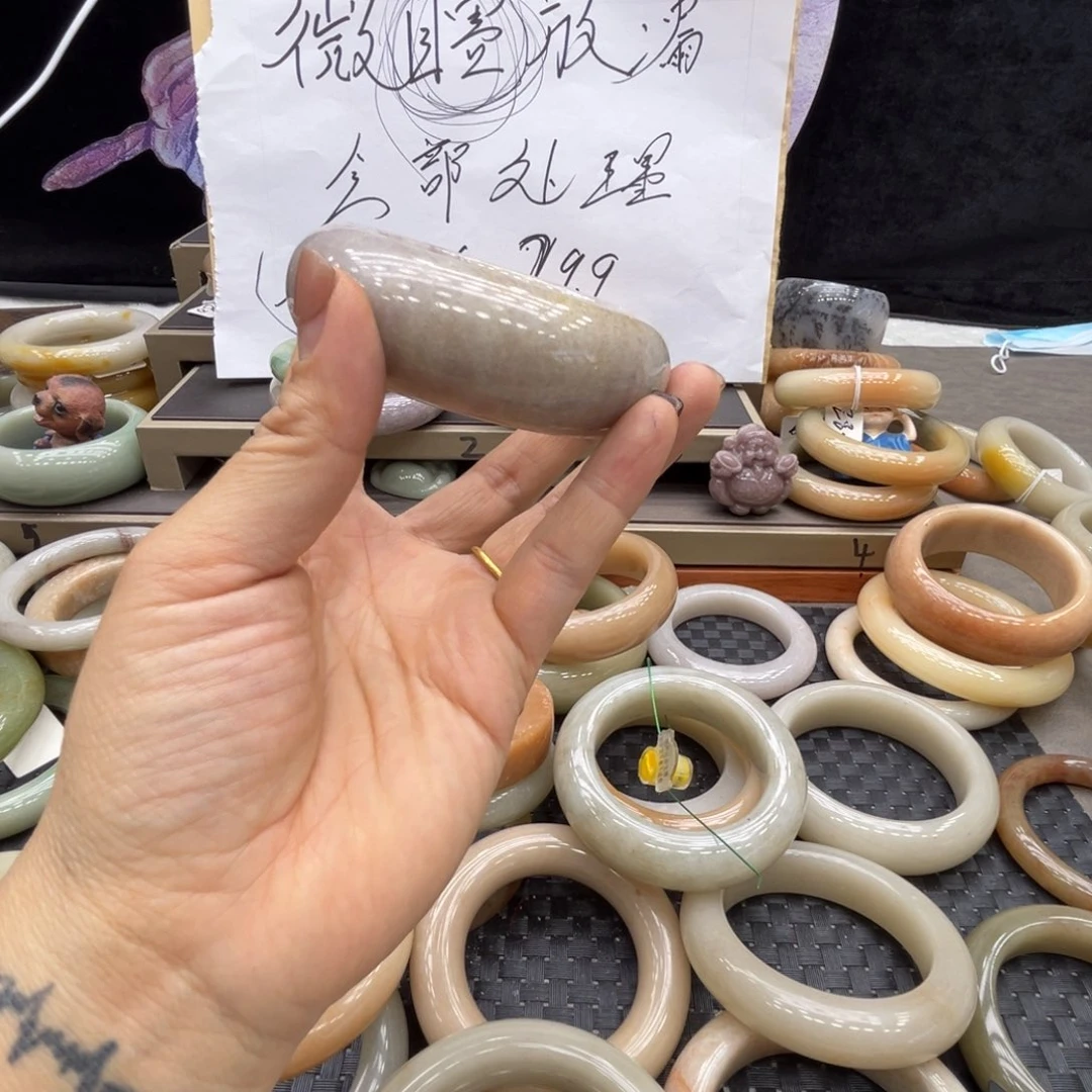 小***爷石英质玉未镶嵌手镯