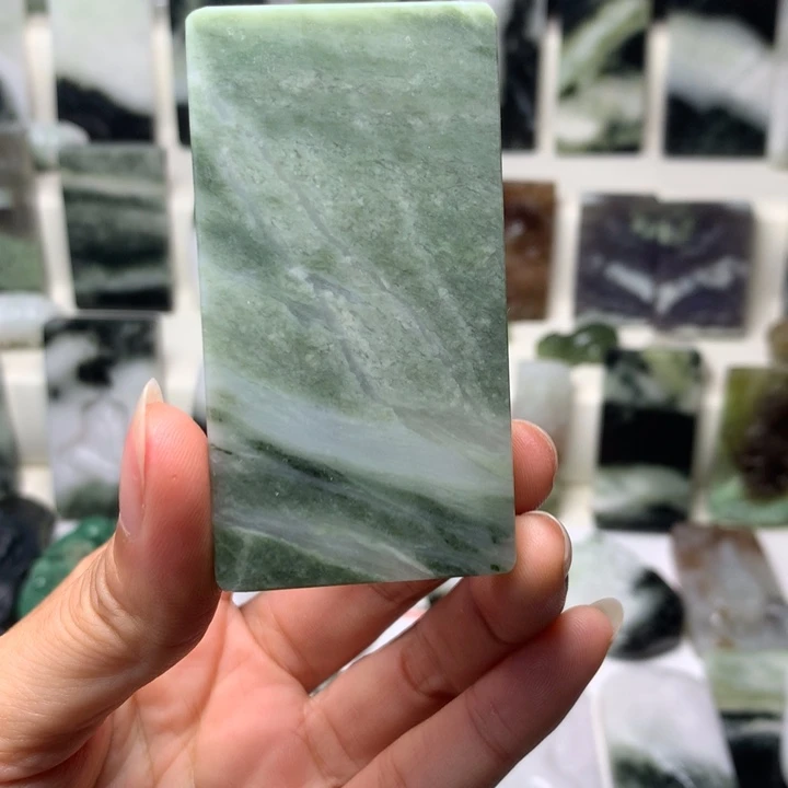 独山玉未镶嵌颈饰