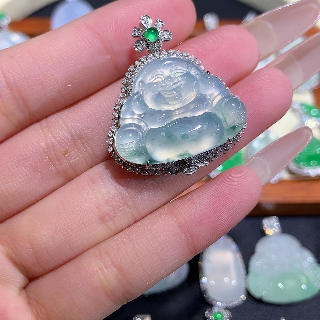 翡翠18K金镶嵌颈饰玻璃飘花佛