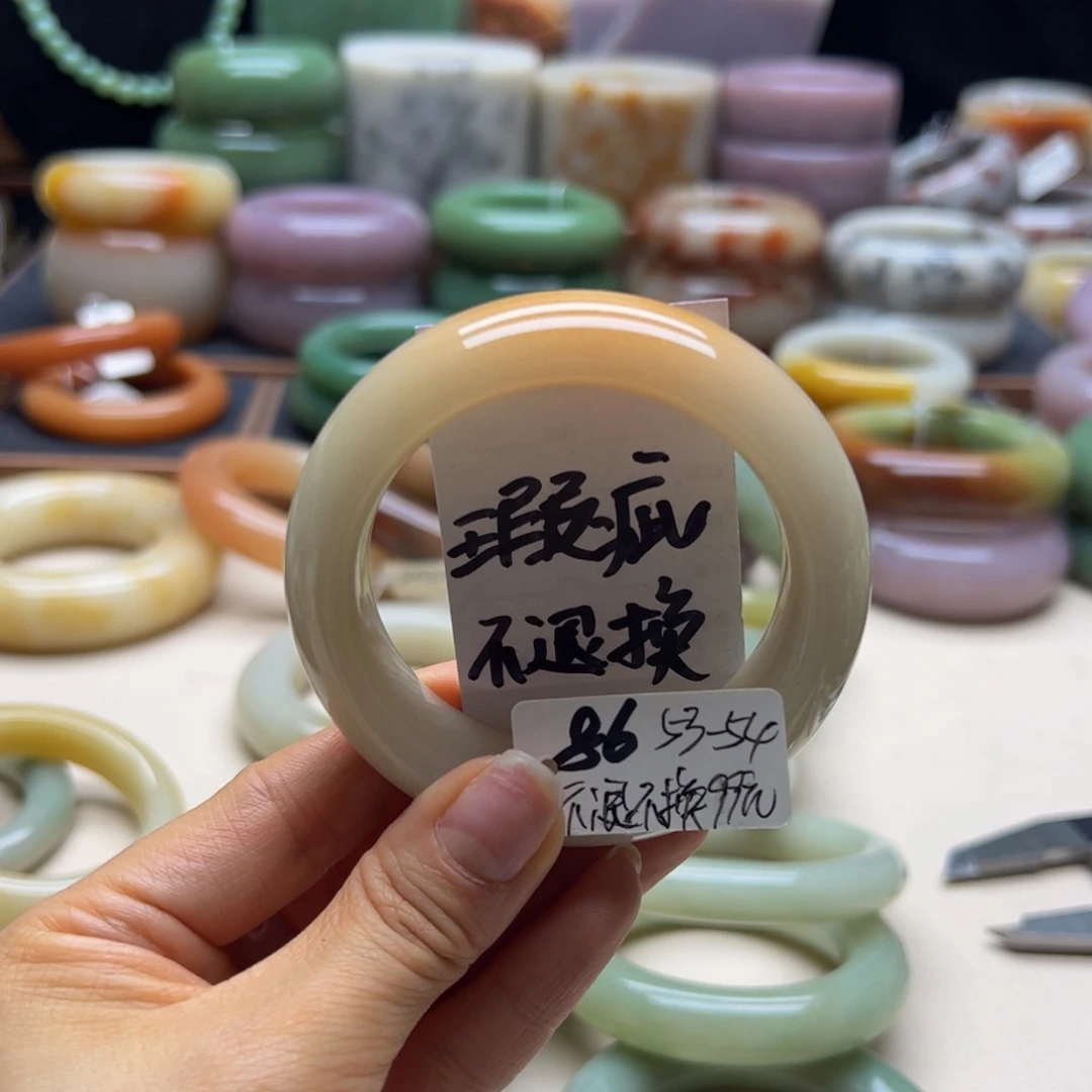 未镶嵌手镯石英岩玉