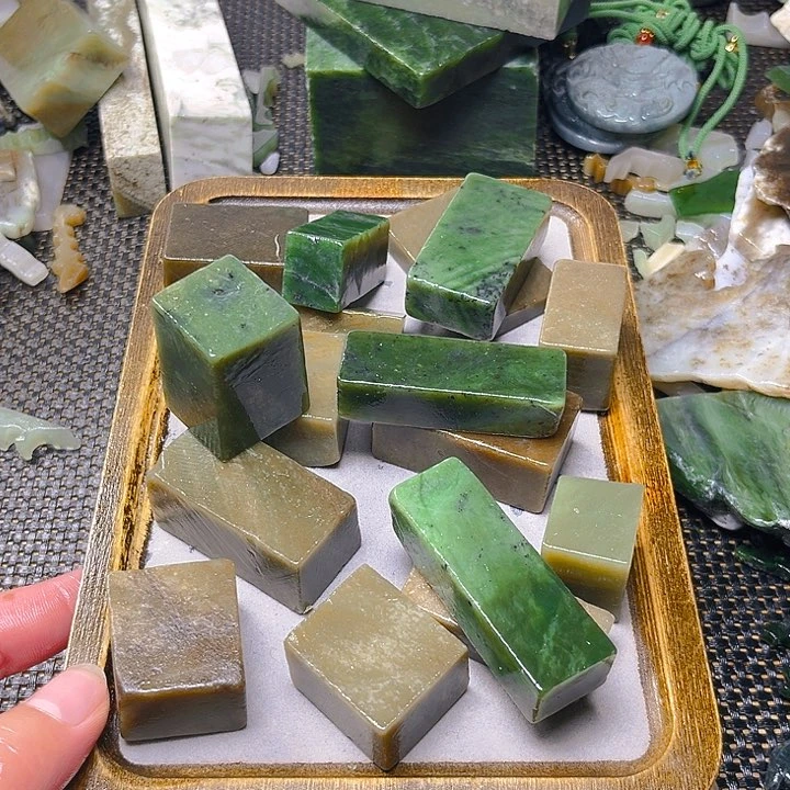 未镶嵌和田玉珠宝半成品贰****）