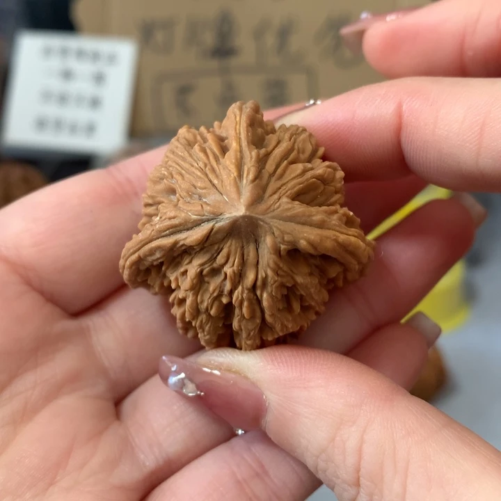 A***桥吊坠文玩核桃异形单只，有瑕疵