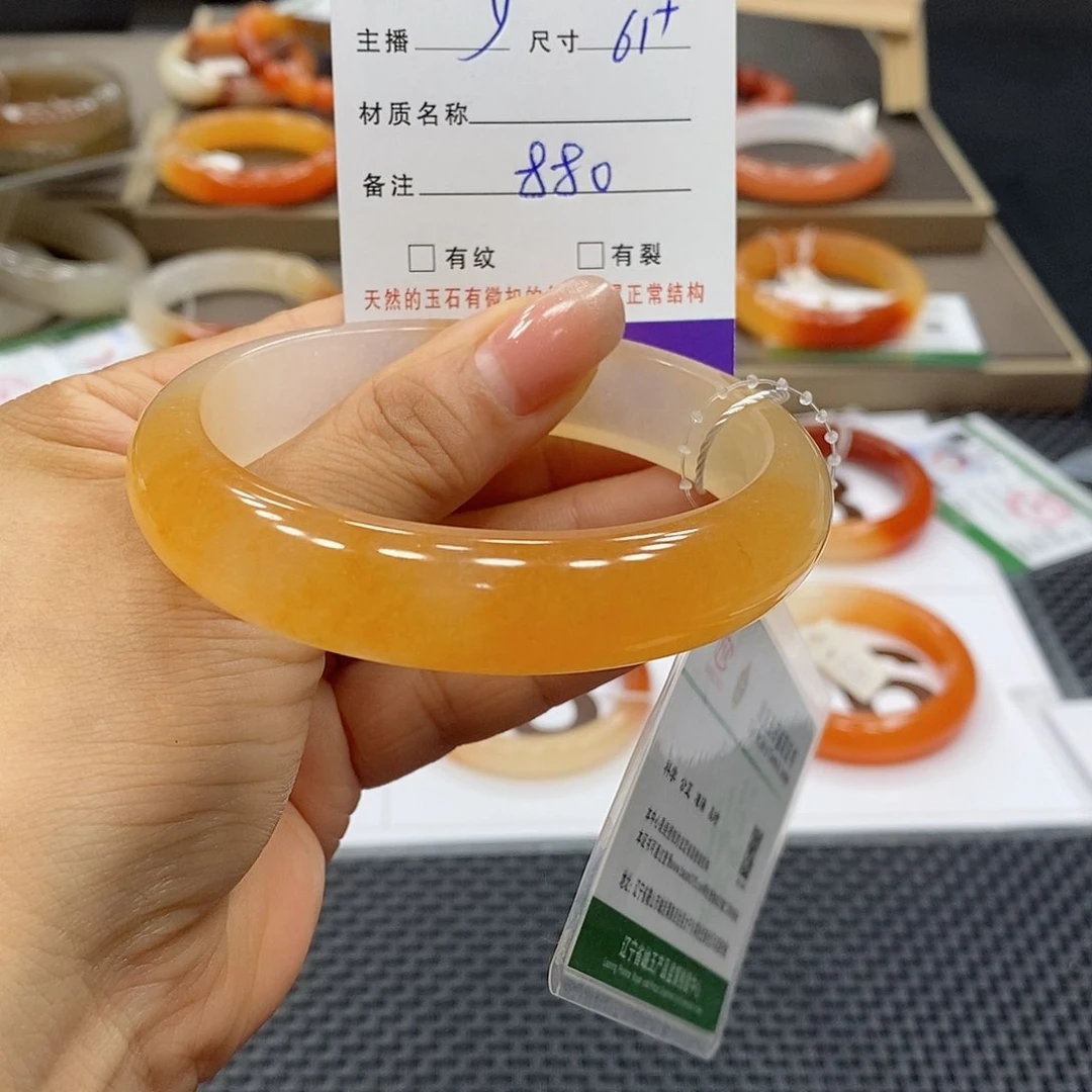 唯***兔石英质玉手镯未镶嵌