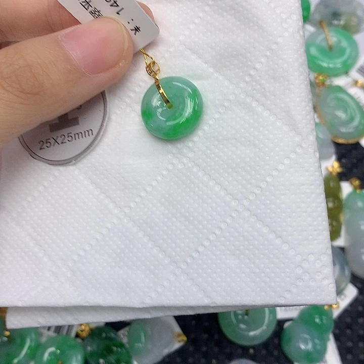 颈饰18K金镶嵌翡翠