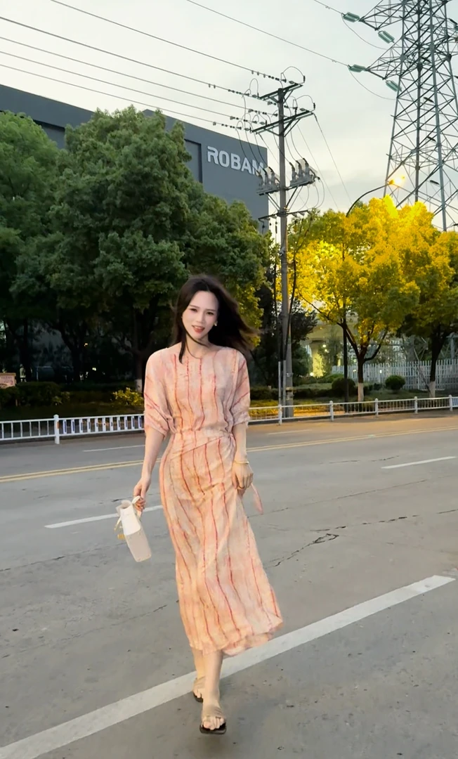 【687粉黛佳人】2025年夏季新款气质显瘦清爽时尚优雅设计师款裹裙