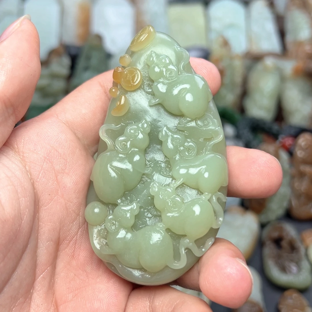 和田玉未镶嵌把件