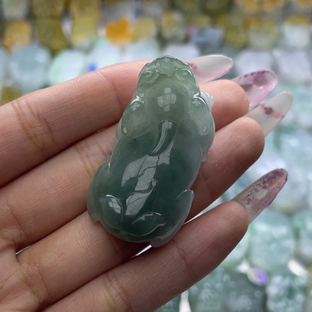 翡翠未镶嵌颈饰貔貅