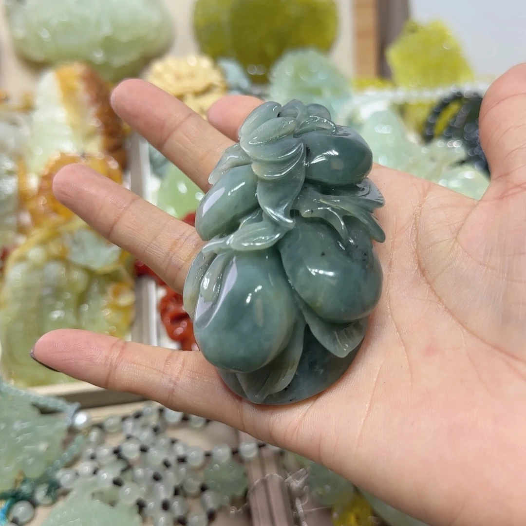 未镶嵌蛇纹石玉吊坠张*猪