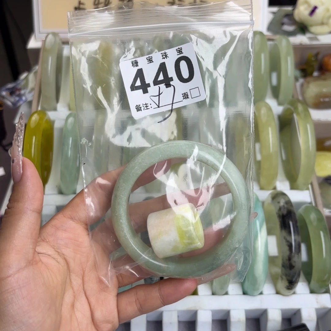 未镶嵌蛇纹石玉手镯f****主