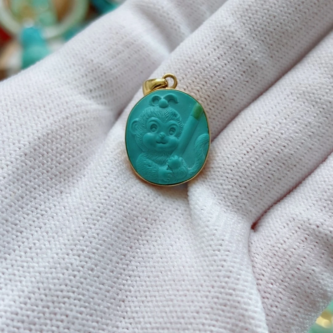 绿松石18K金镶嵌悟空吊坠