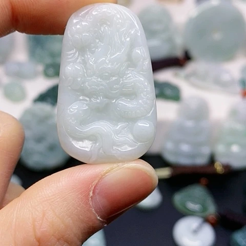 翡翠颈饰未镶嵌吊坠