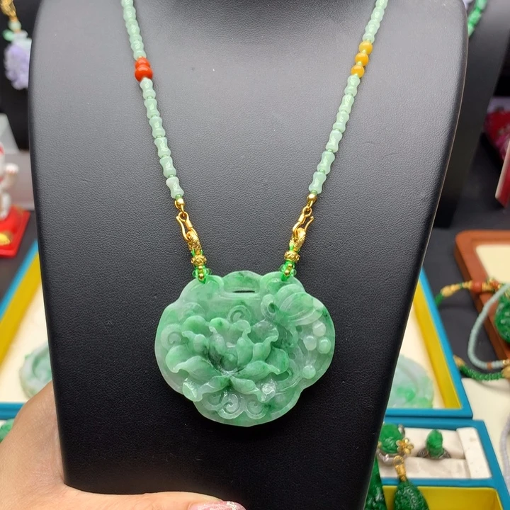 翡翠未镶嵌颈饰翡翠锁牌