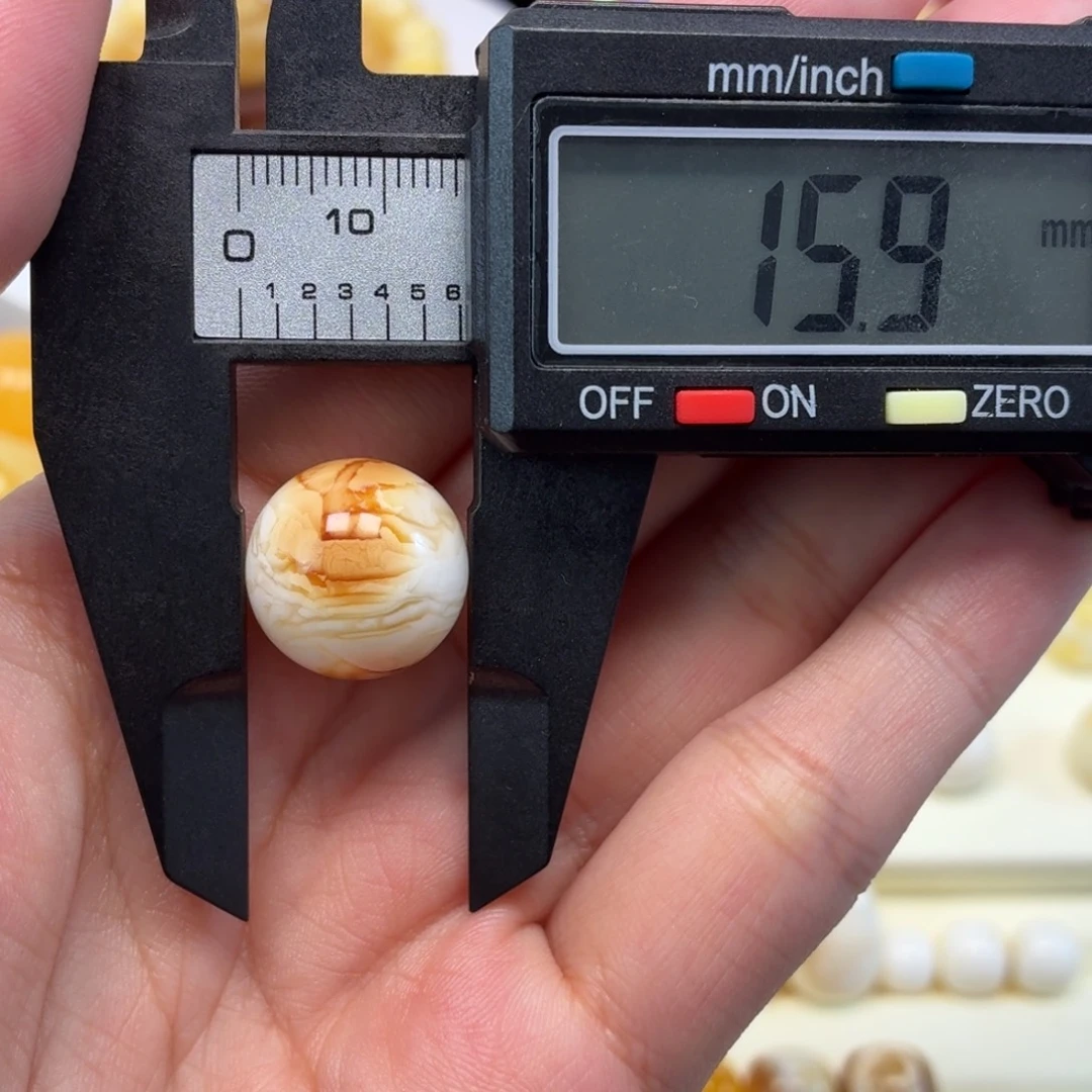 琥珀未镶嵌珠宝奇石乌料沁白虎皮纹圆珠15.9mm