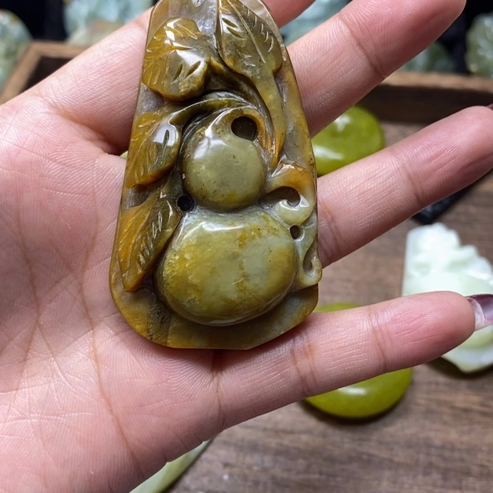 蛇纹石玉吊坠未镶嵌毛*