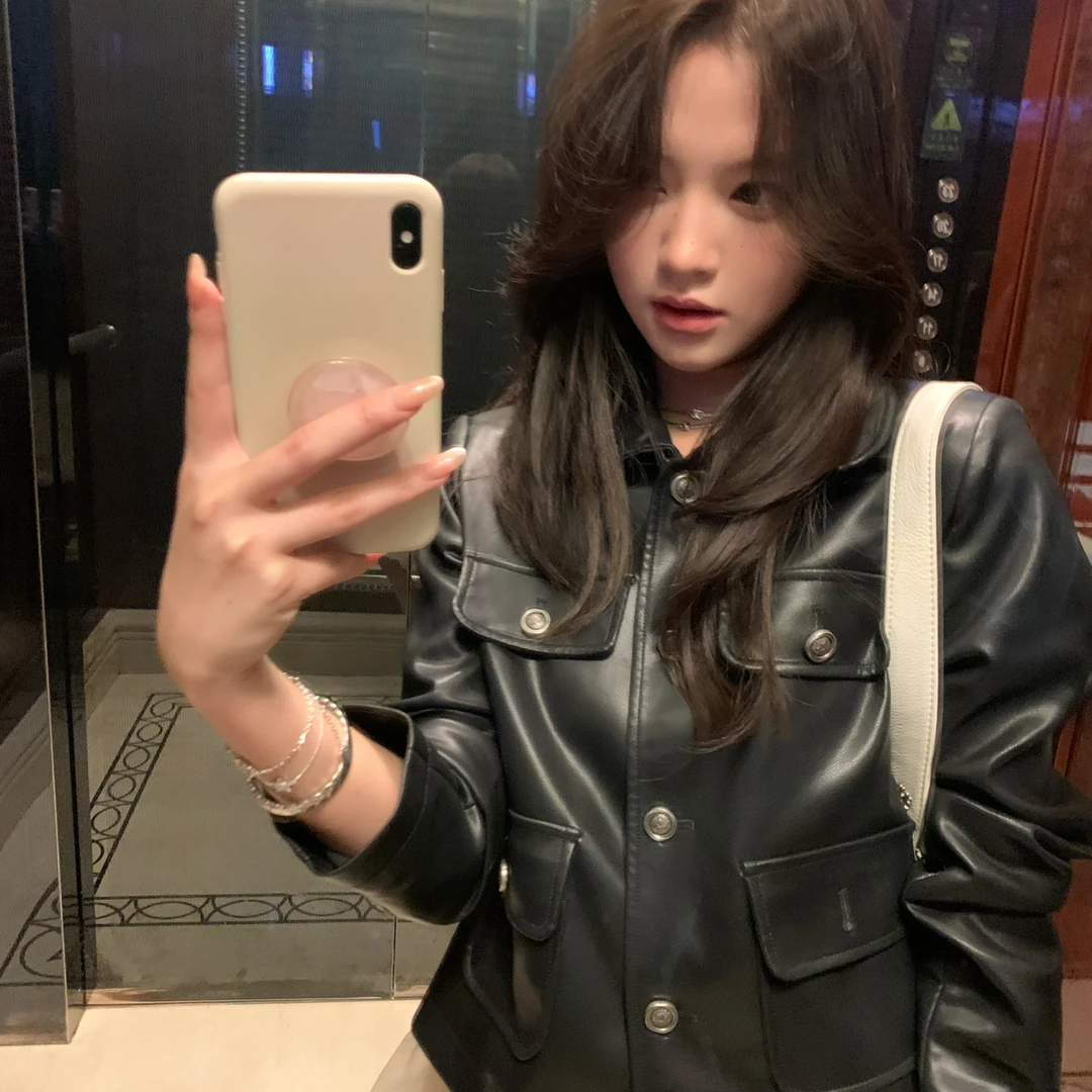 PEARL秋上新复古风简约设计短款长袖皮衣
