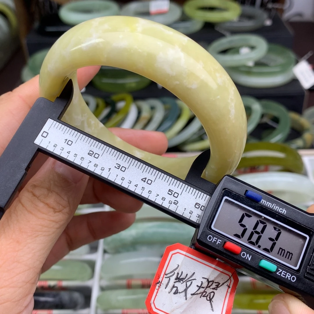 蛇纹石玉未镶嵌手镯780