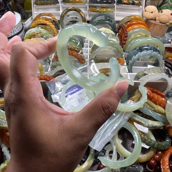 未镶嵌蛇纹石玉手镯花**夏