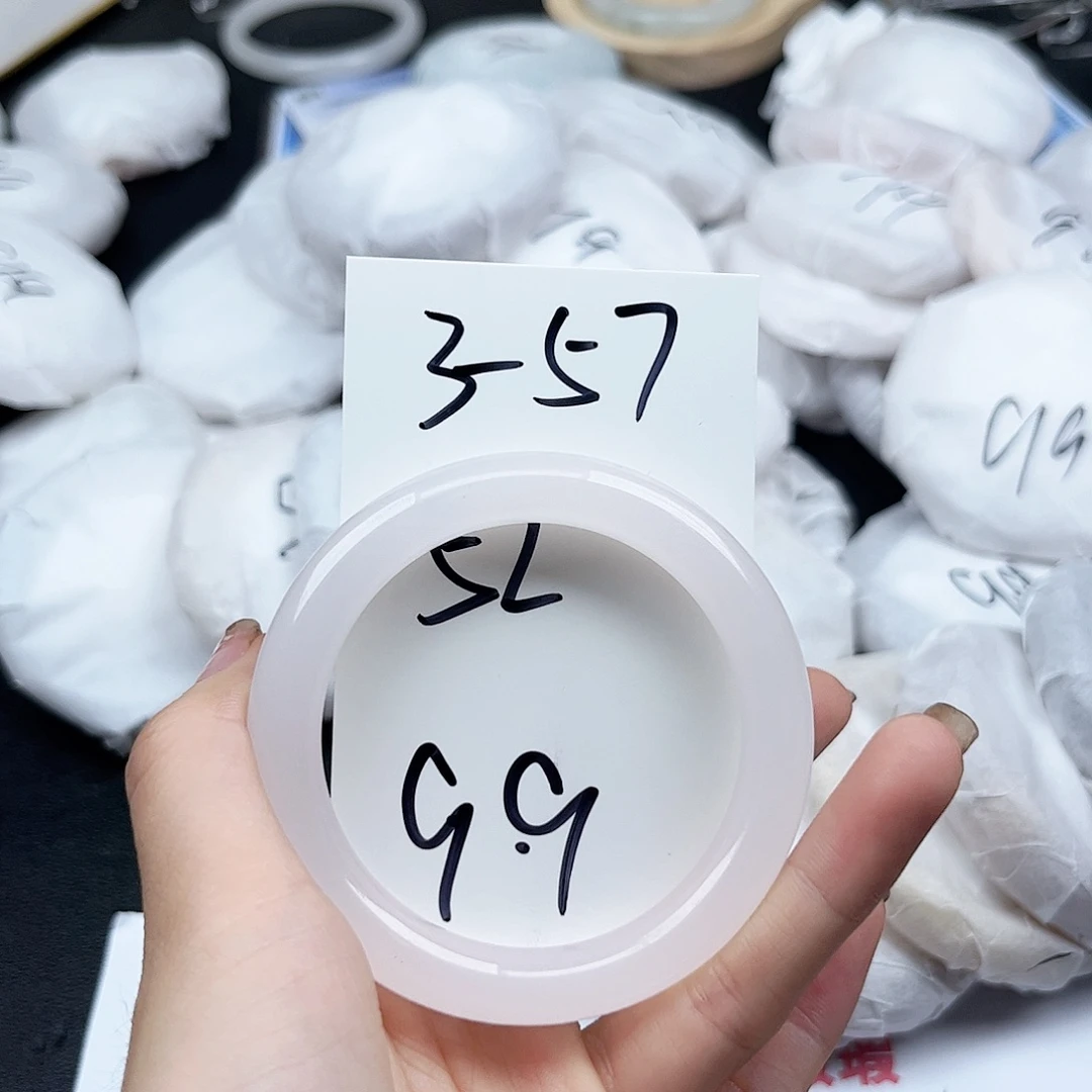 未镶嵌手镯石英质玉3.57