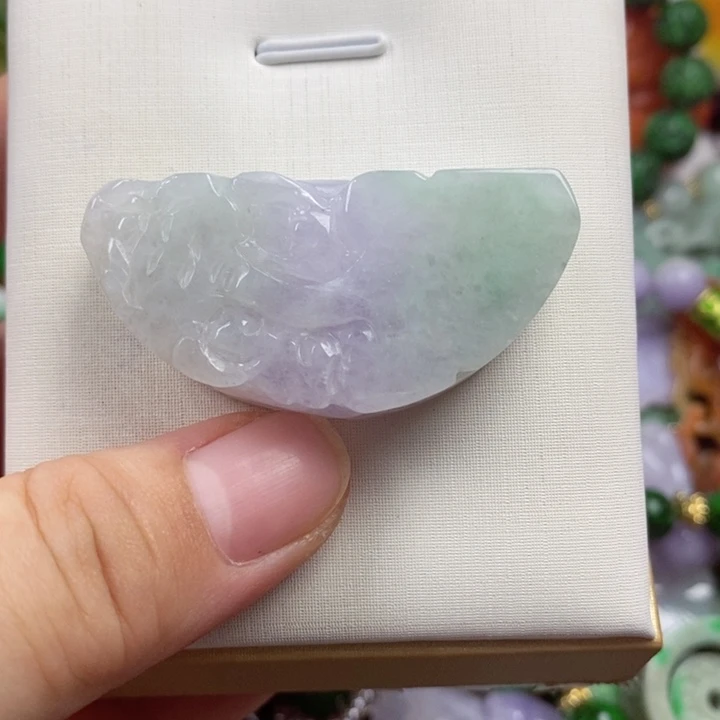 翡翠未镶嵌吊坠(赠链)