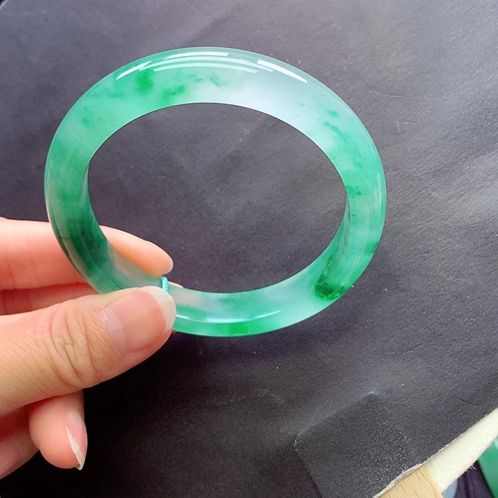 未镶嵌手镯石英质玉