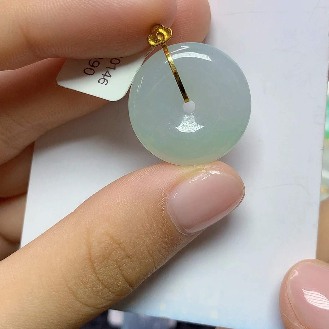 翡翠18K金镶嵌颈饰翡翠