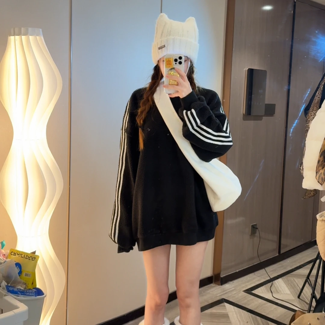 冬款女装韩版羊羔绒慵懒风松弛感三道杠休闲百搭圆领长袖卫衣