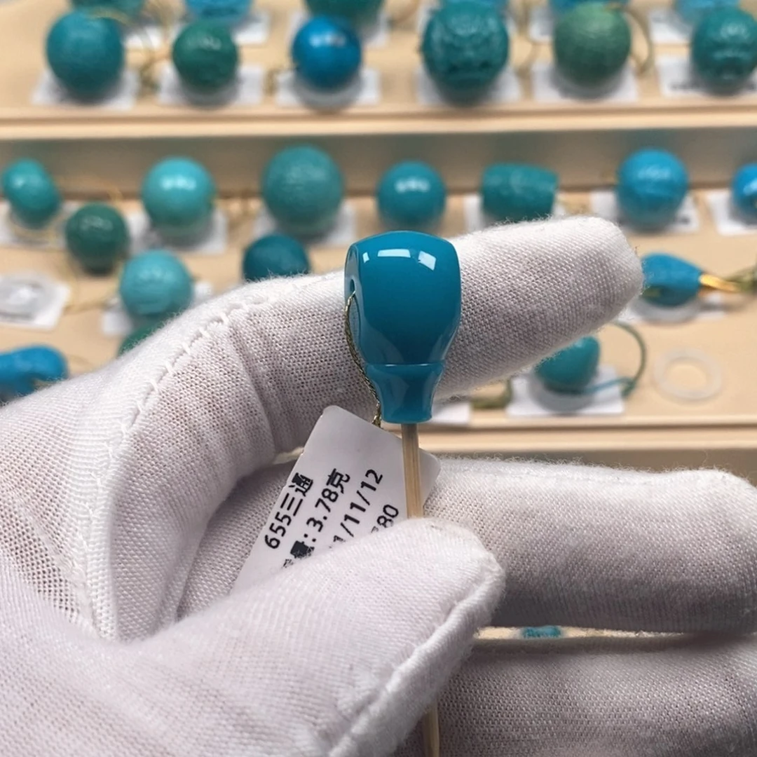 绿松石未镶嵌精品原矿高瓷绿松石