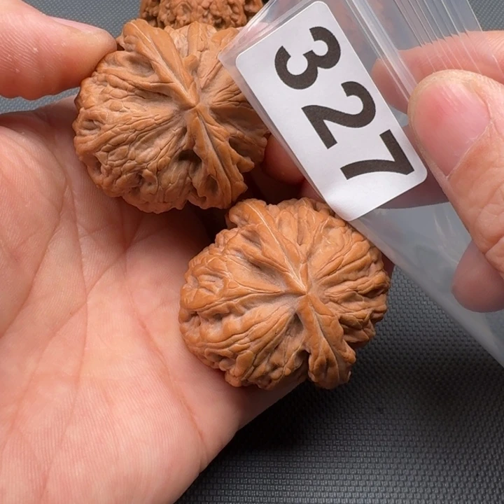 文玩核桃把件L*L红锦鲤46